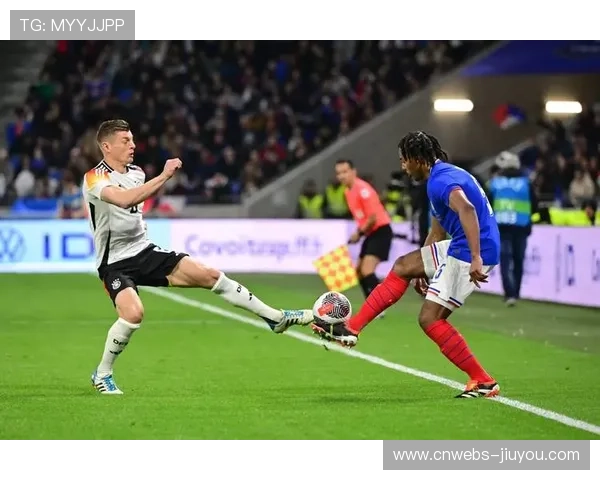 佩德里称赞孔德努力，巴萨更衣室氛围融洽